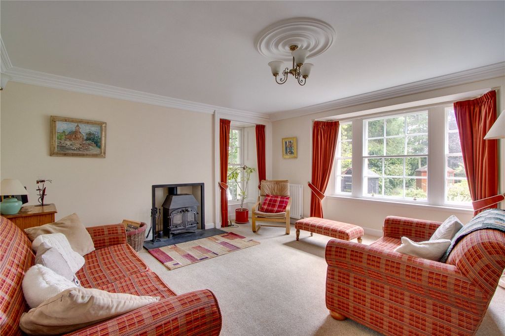 Property photo 2 of 21 Sitting Room