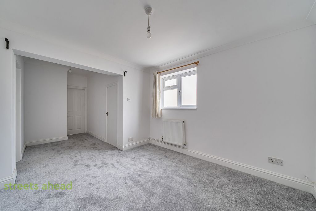 Property photo 3 of 13 9A597bbc-1E5d-412...