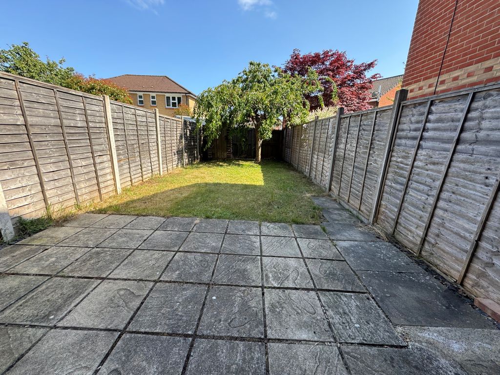 Property photo 3 of 8 Garden