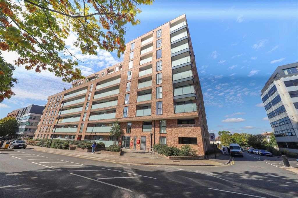 Property photo 1 of 18 Echo Court