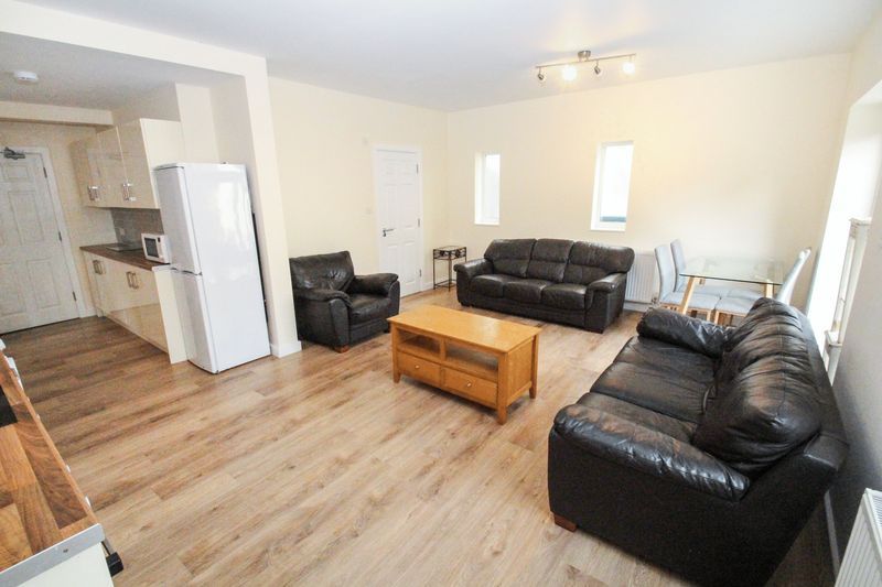 Property photo 1 of 13 Photo 9