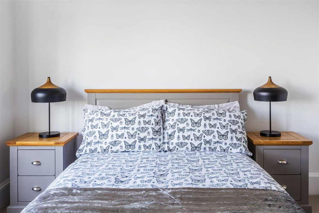 Additional image 31 of 3 bed flat to rent23 Warwicks Bench, Guildford, Surrey GU1