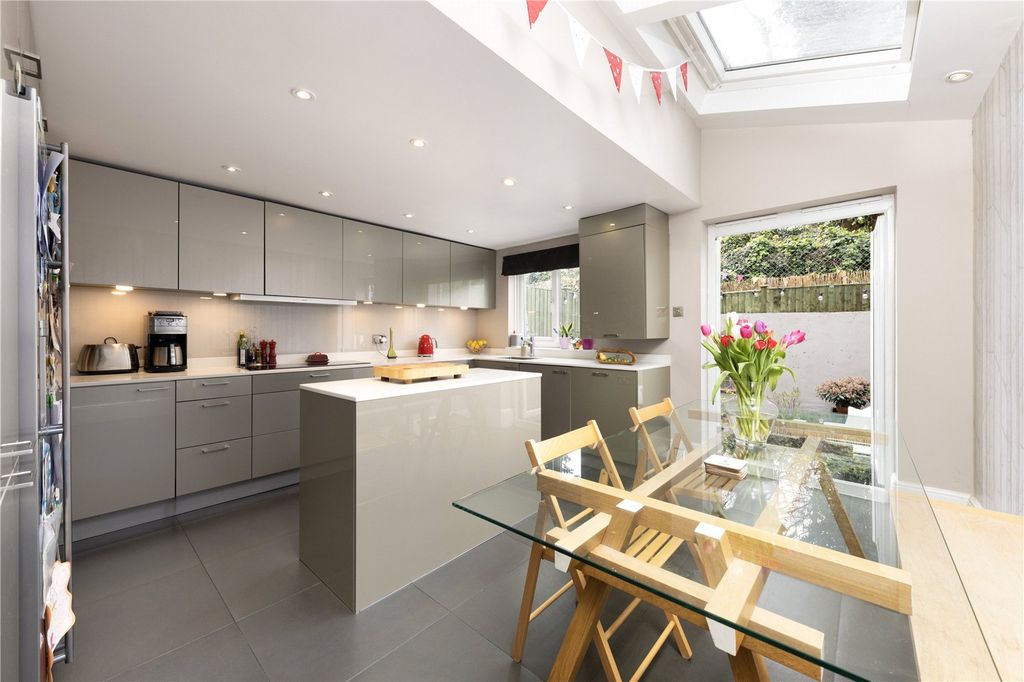 Property photo 2 of 11 Kitchen