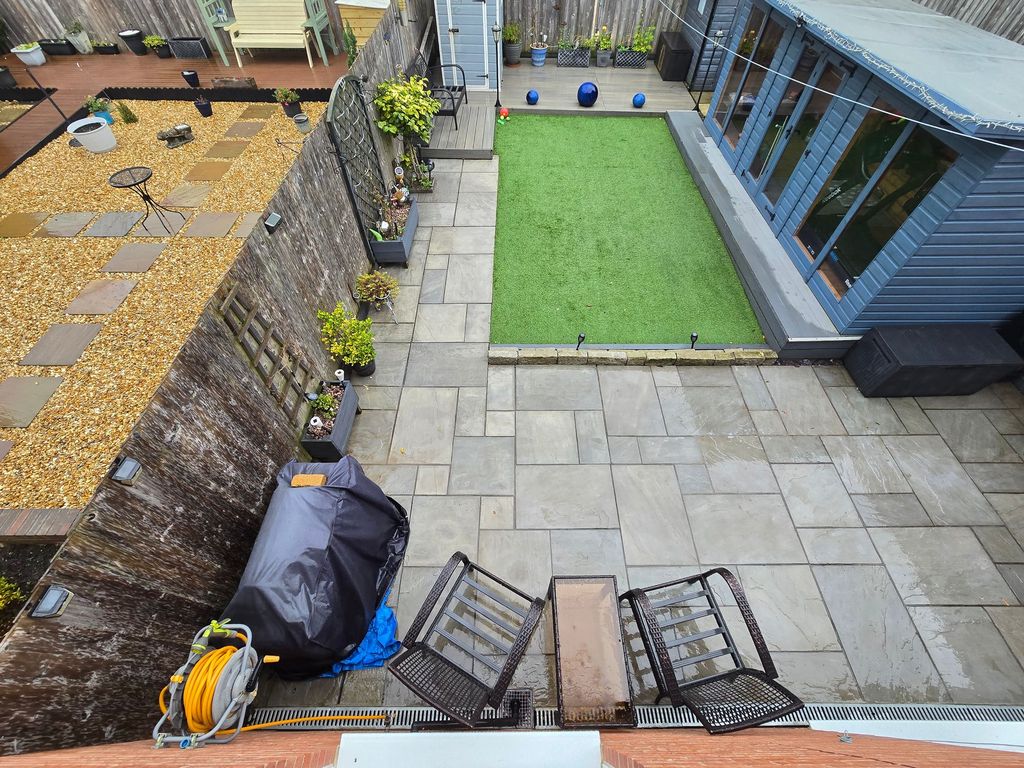 Property photo 3 of 23 Garden