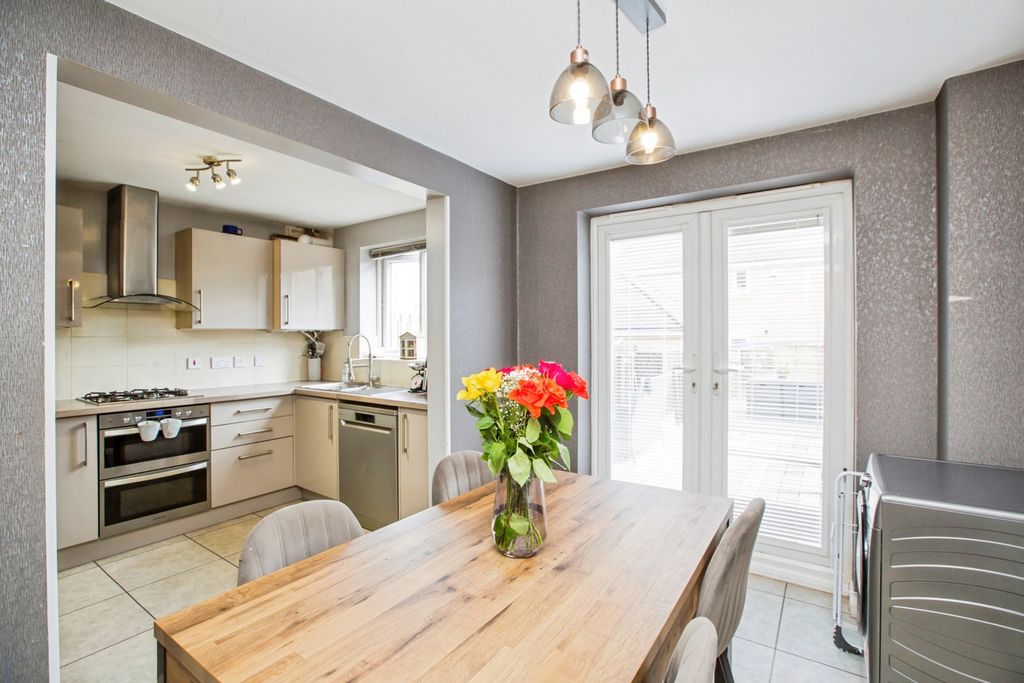 Property photo 3 of 24 Kitchen Diner