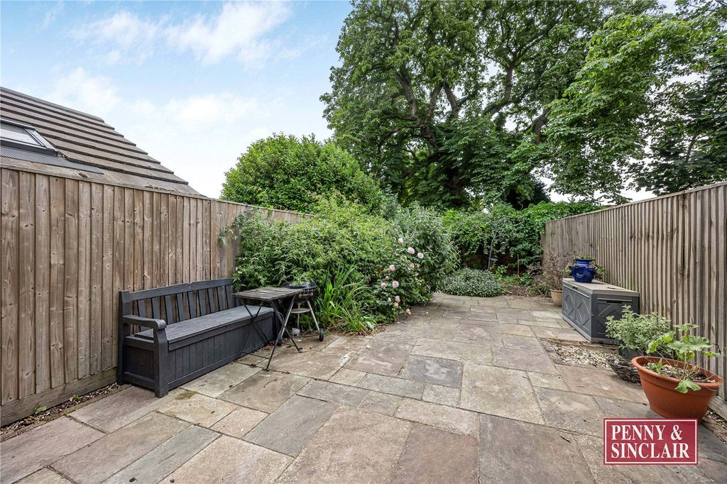 Property photo 3 of 16 Picture No. 10
