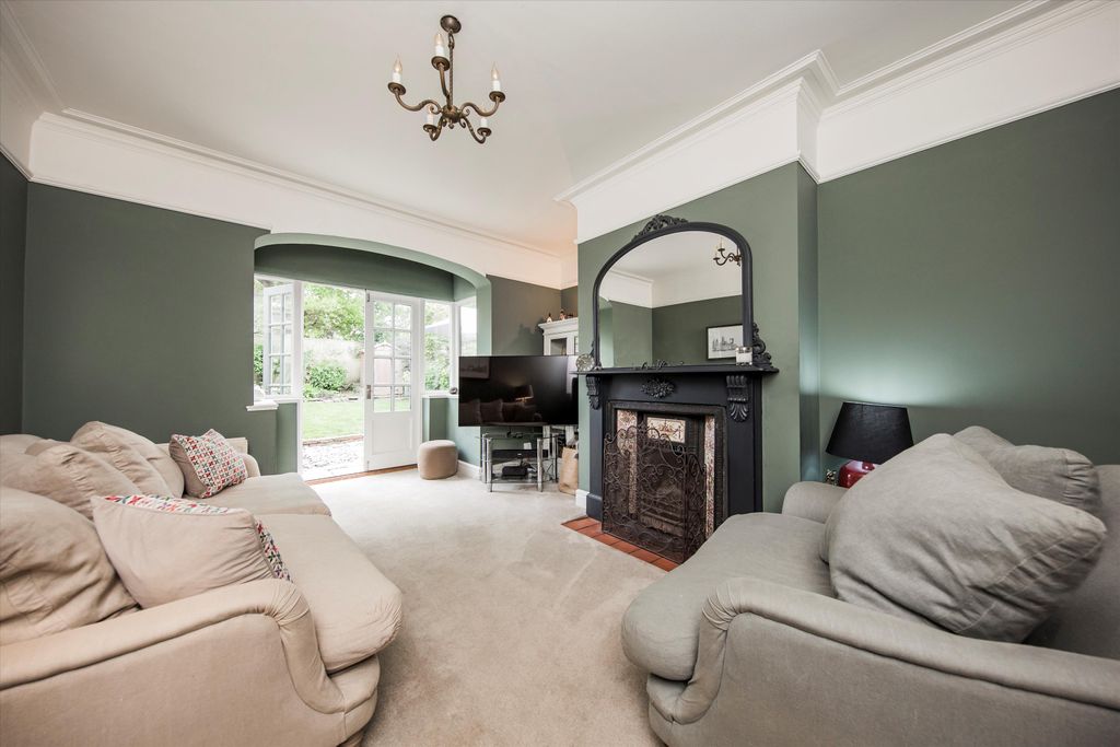 Property photo 2 of 18 Image