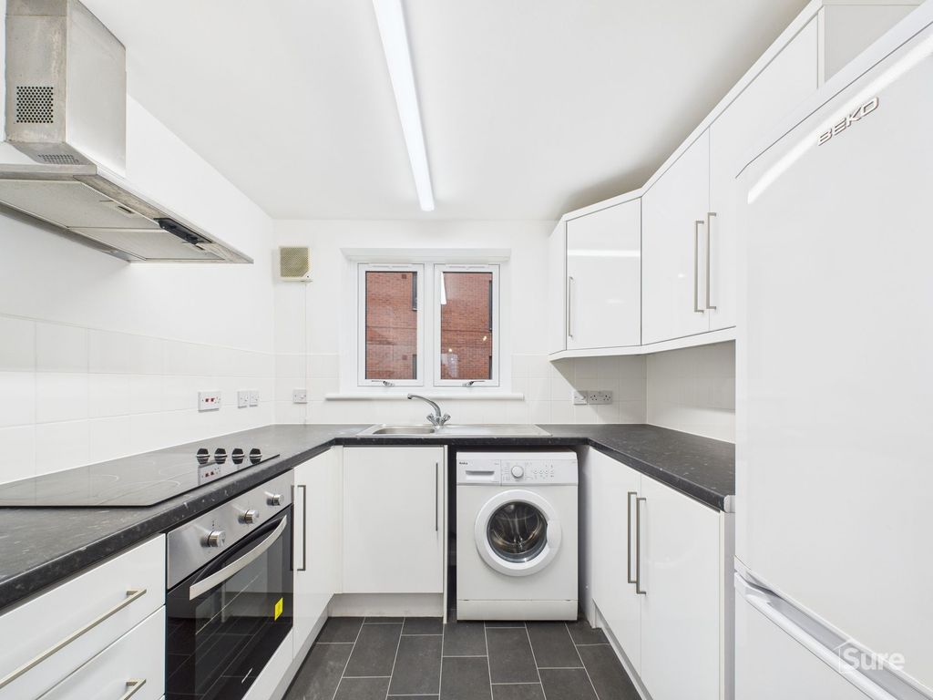 Property photo 3 of 6 Kitchen