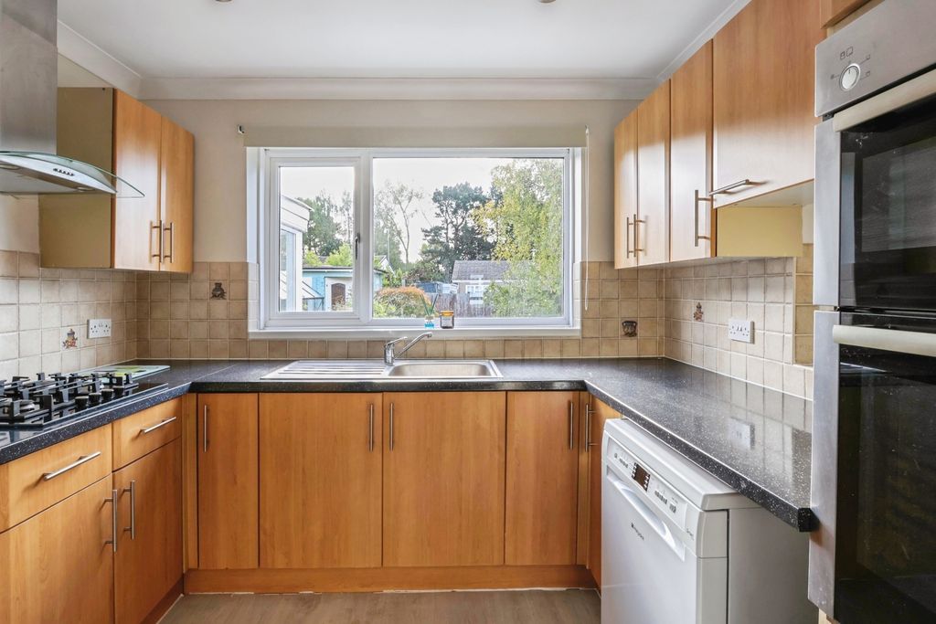 Property photo 3 of 17 Kitchen