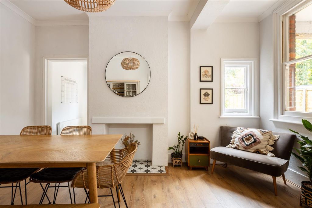 Property photo 2 of 27