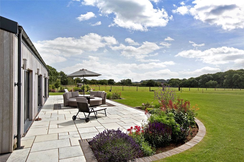 Property photo 1 of 27 Garden Terrace