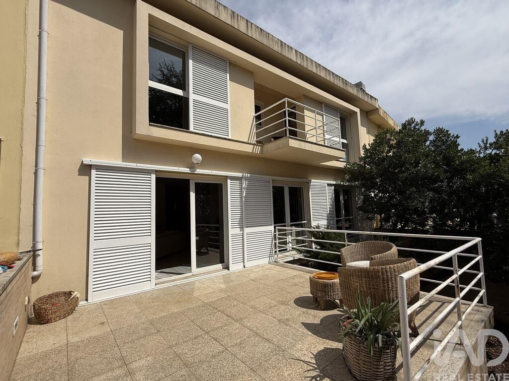 Property photo 2 of 40