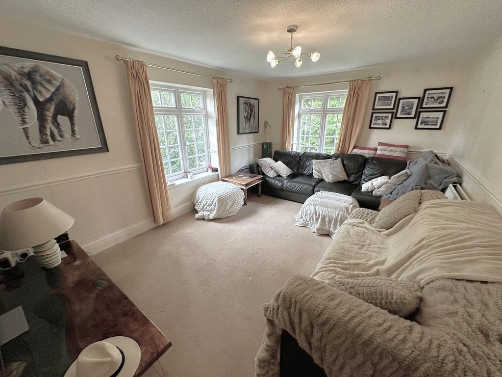 Property photo 2 of 7 Lounge