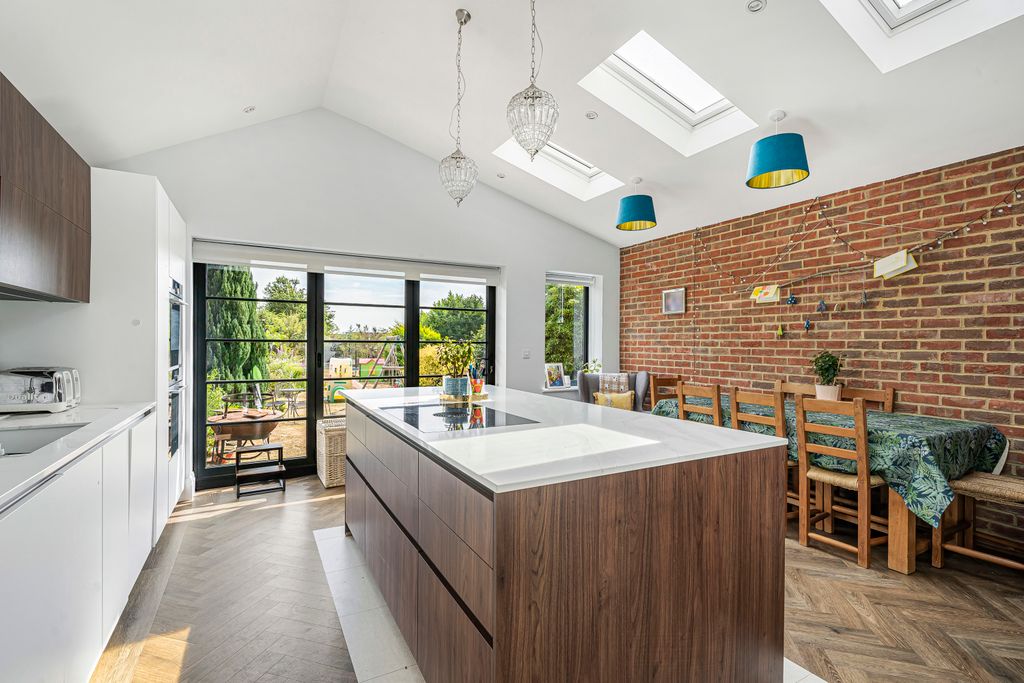 Property photo 2 of 18 Kitchen