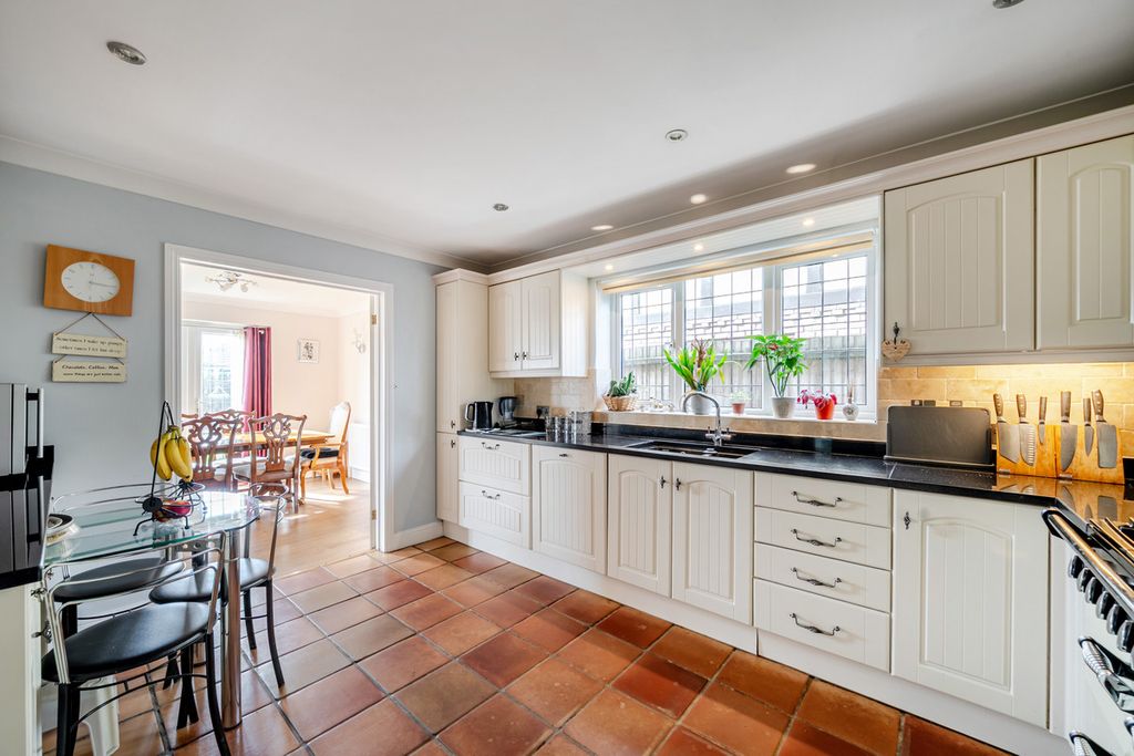 Property photo 2 of 23