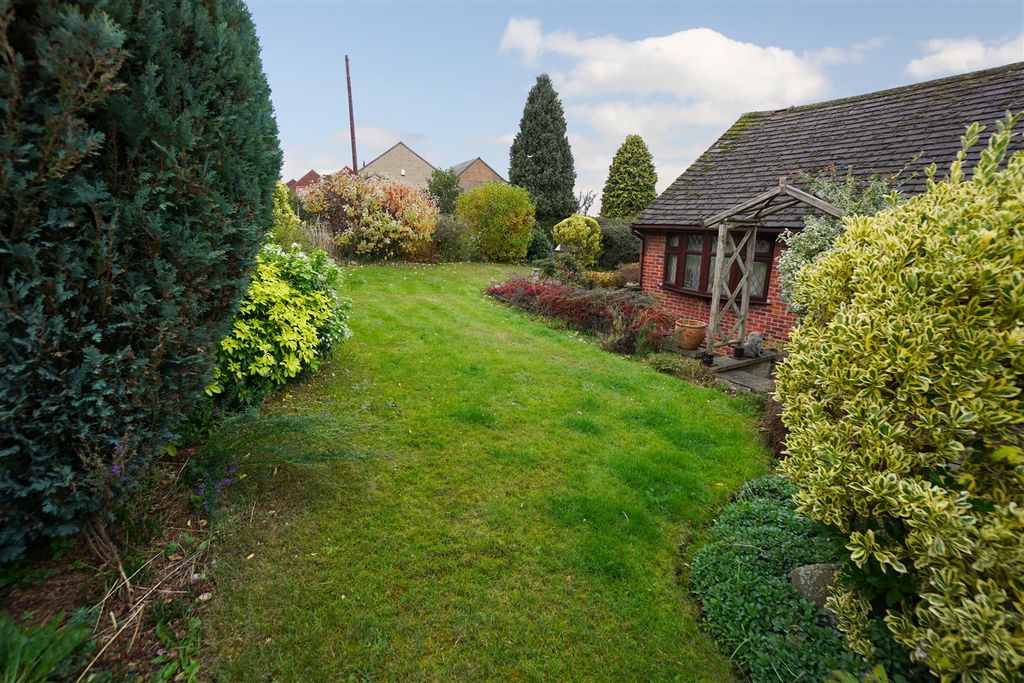 Property photo 2 of 21 Front Garden
