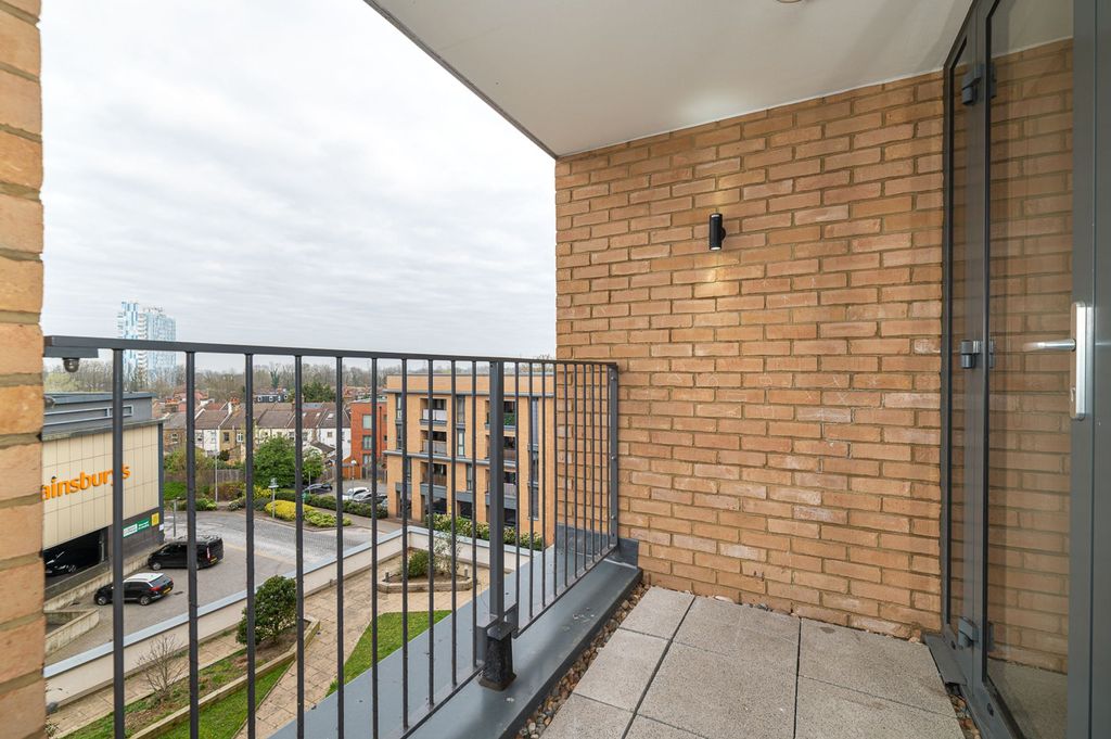 Property photo 2 of 41