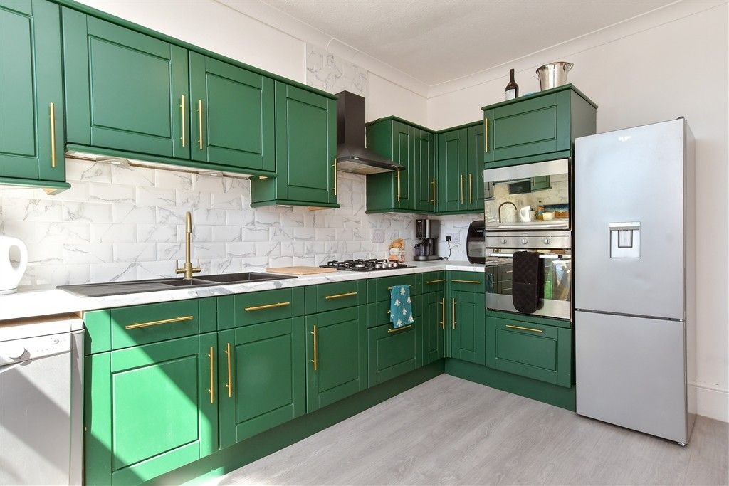 Property photo 3 of 12 Kitchen