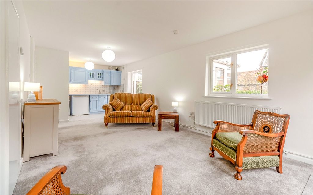 Property photo 3 of 19 Sitting Area