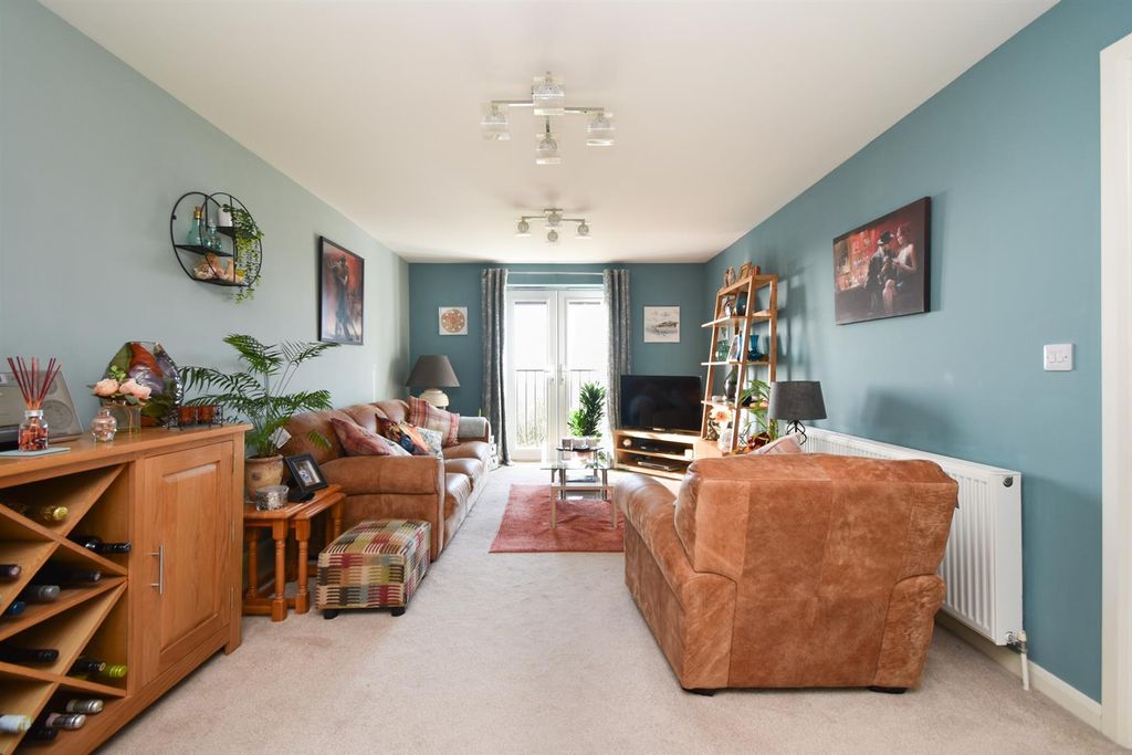 Property photo 3 of 16 Living Room