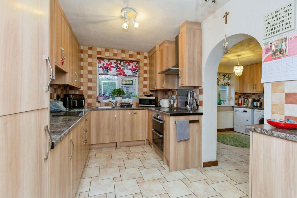 Property photo 3 of 17 Photo