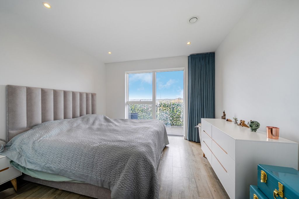 Property photo 1 of 17 1429214-19-69De3B...