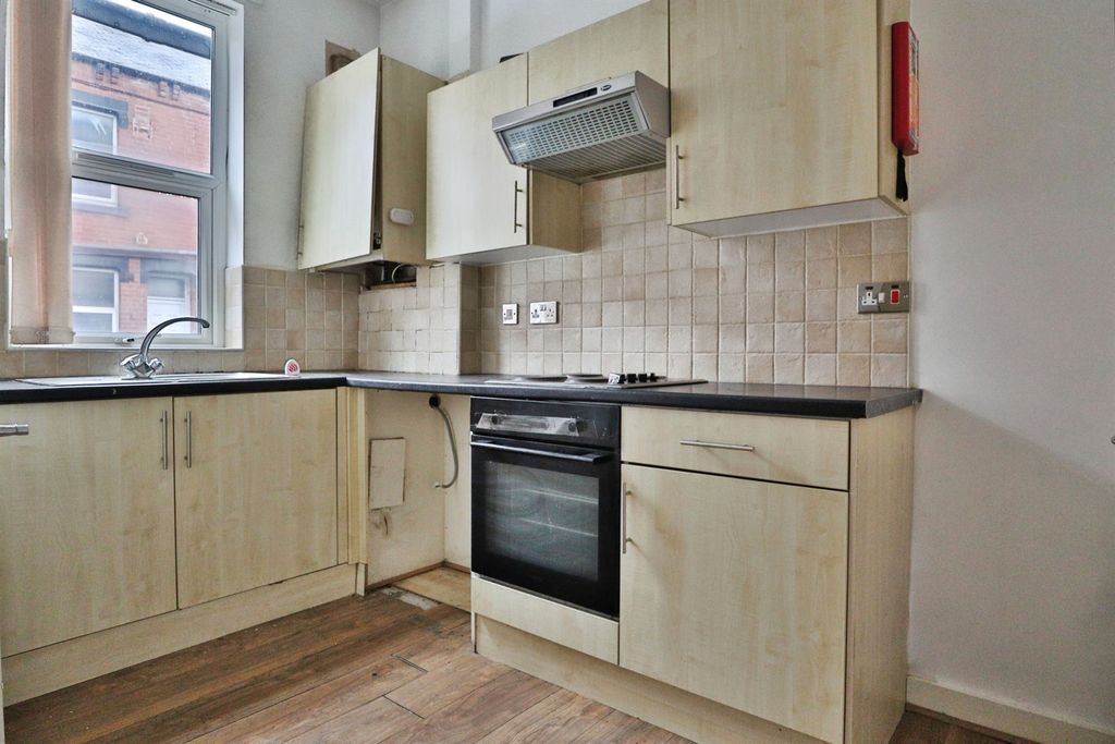 Property photo 2 of 17