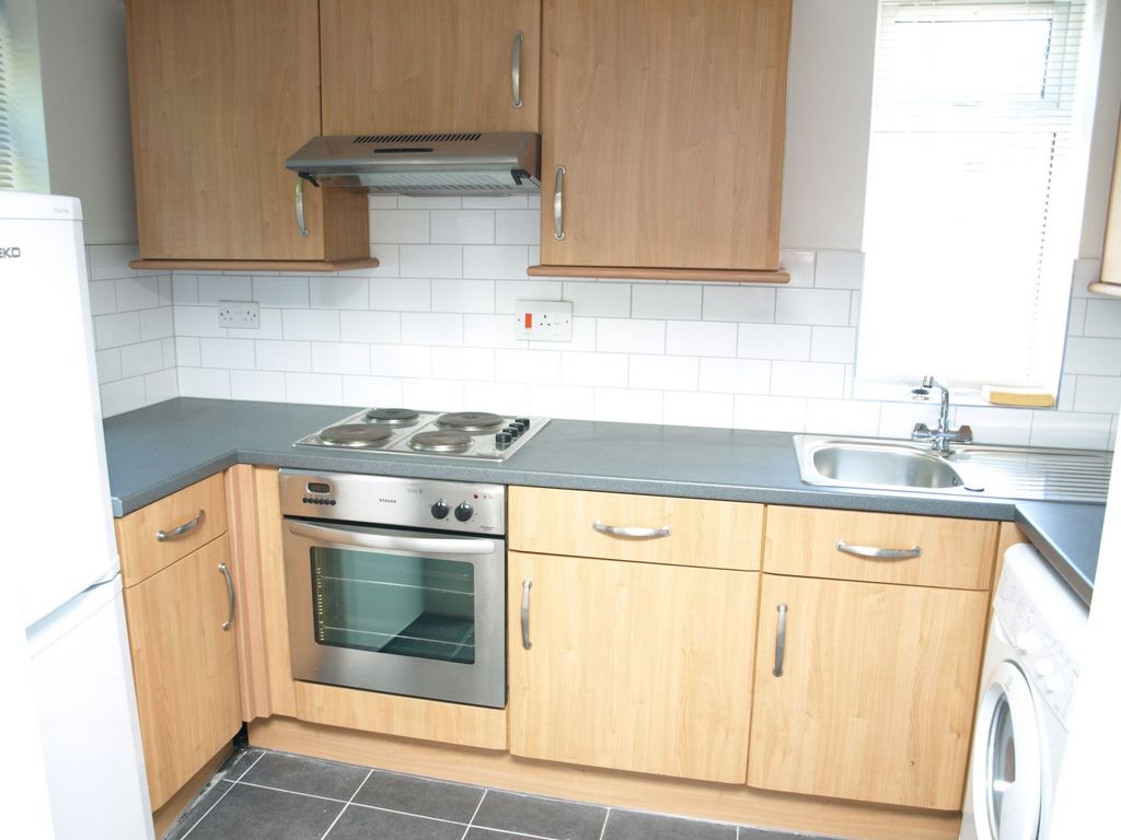 Property photo 3 of 7 Kitchen