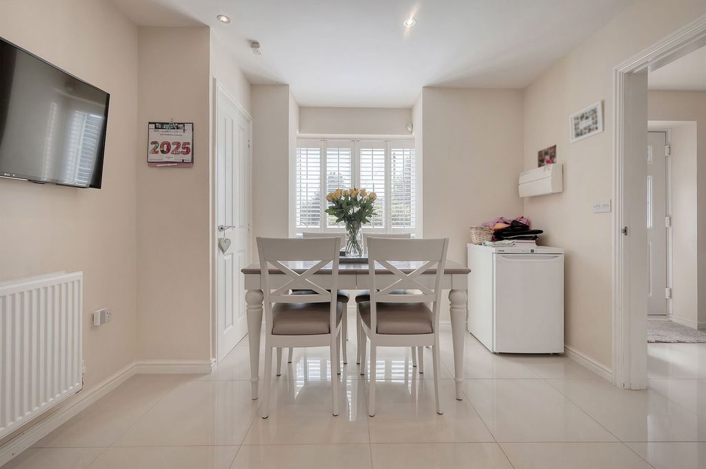 Property photo 2 of 32