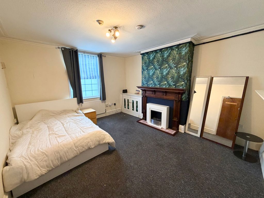 Property photo 2 of 4