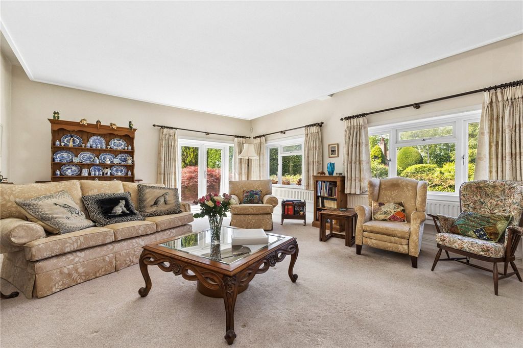 Property photo 3 of 19 Sitting Room
