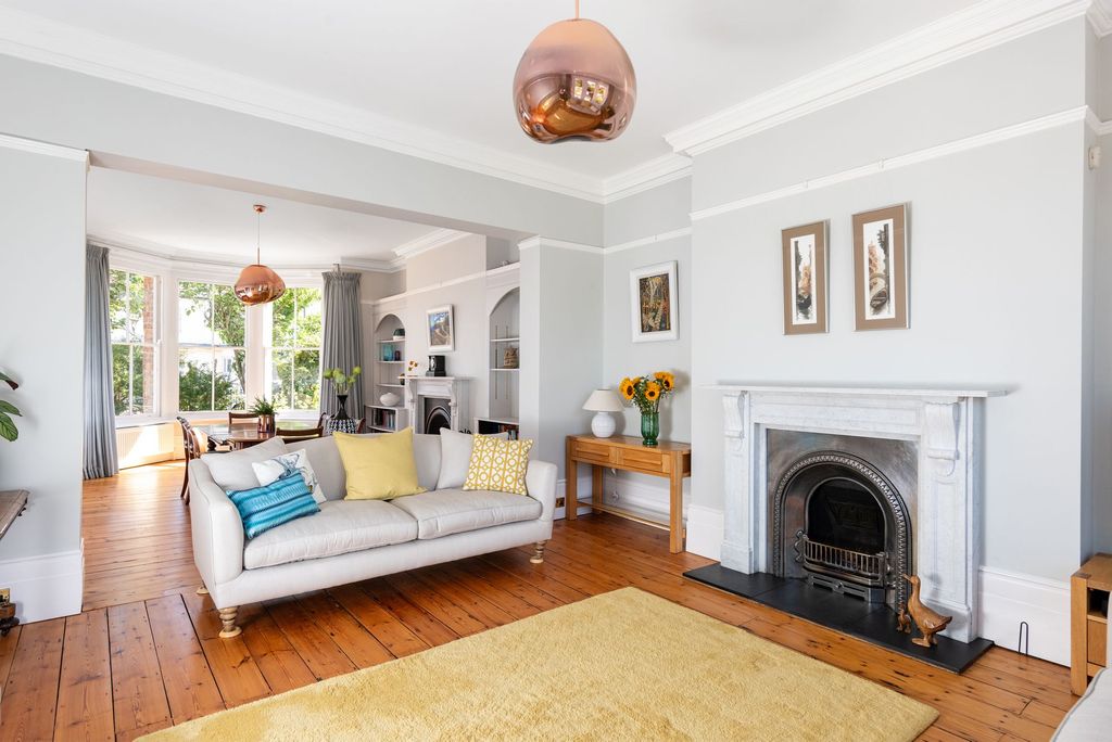 Property photo 3 of 33 Drawing Room