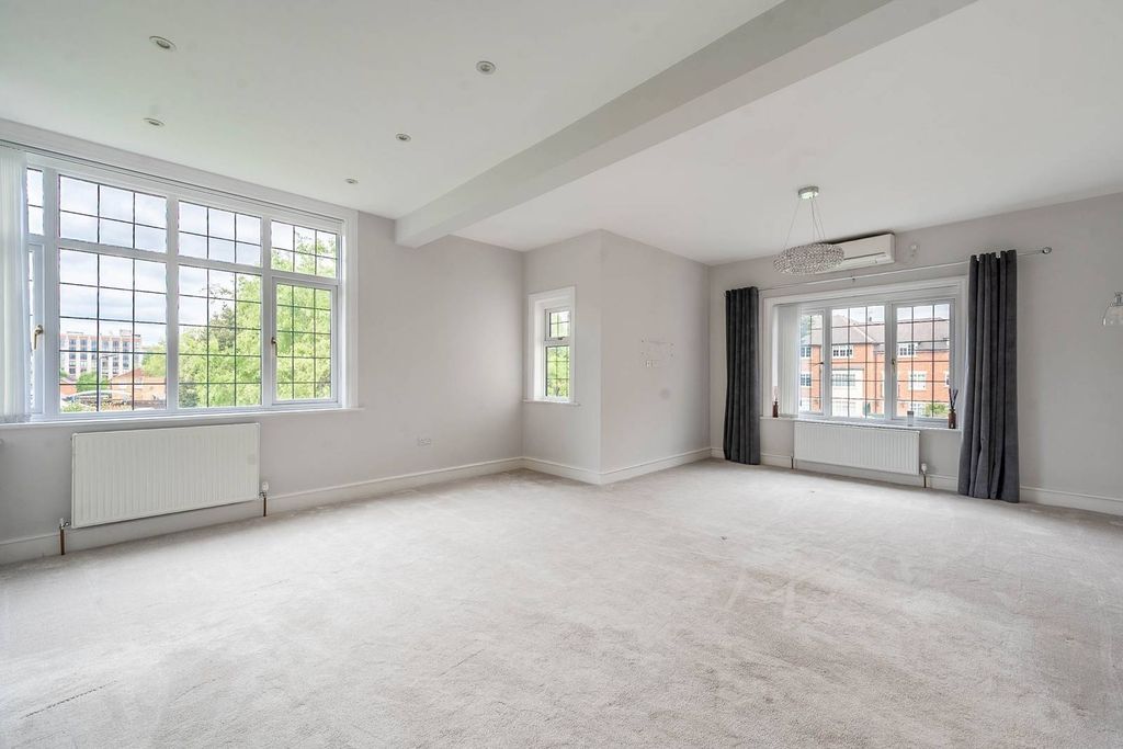 Property photo 1 of 29