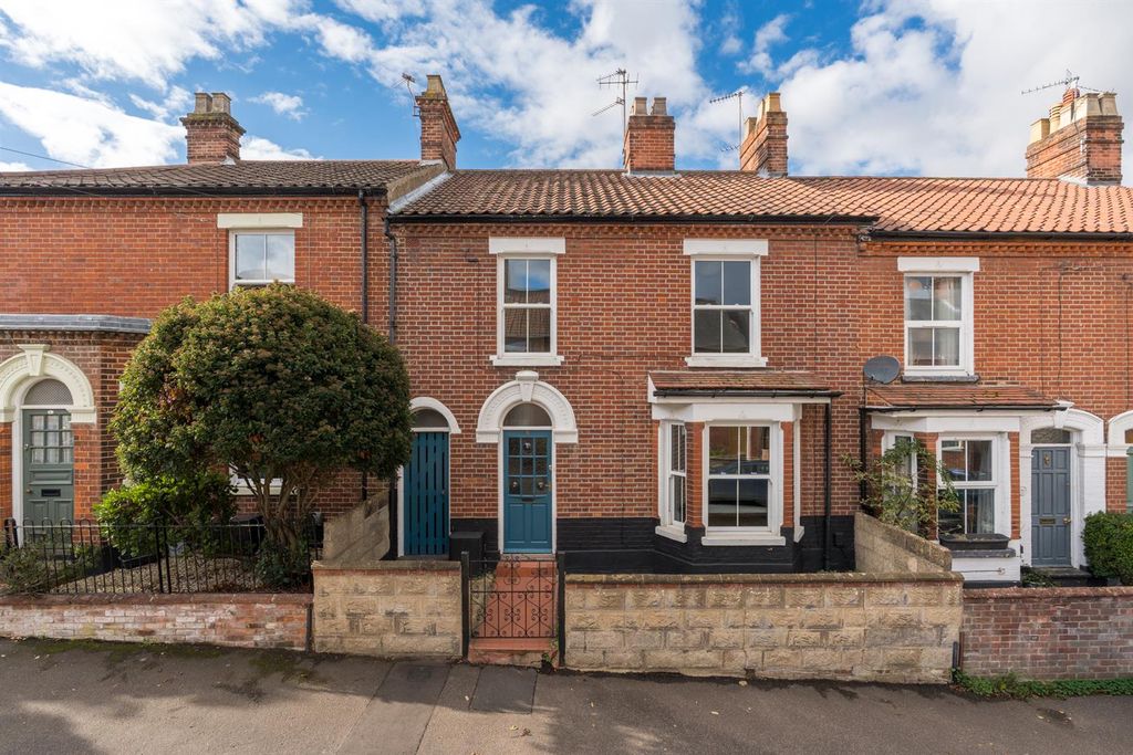 Property photo 1 of 22 8-Warwickstreet-002.Jpg