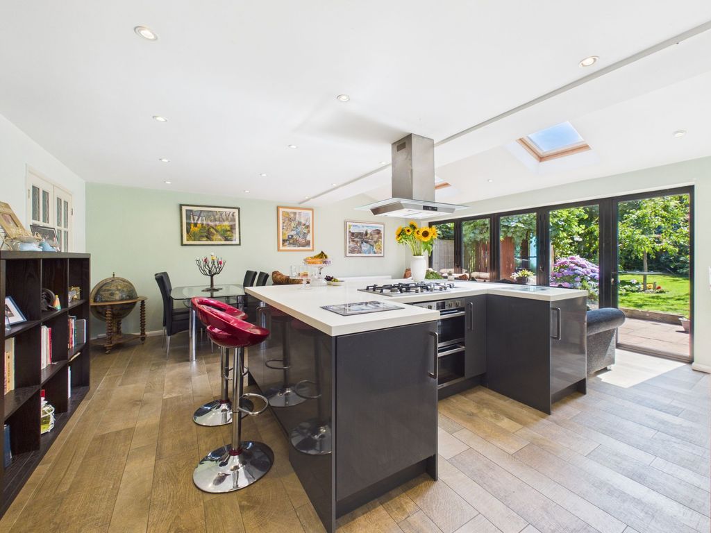 Property photo 2 of 28 Open-Plan Kitchen/Living