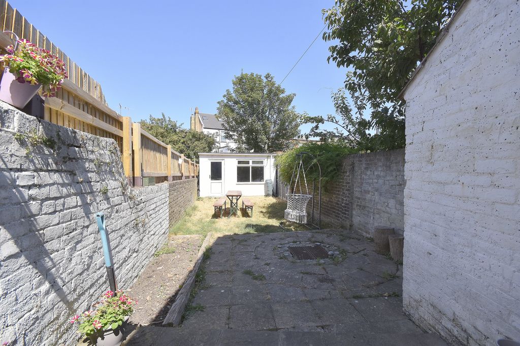 Property photo 2 of 21