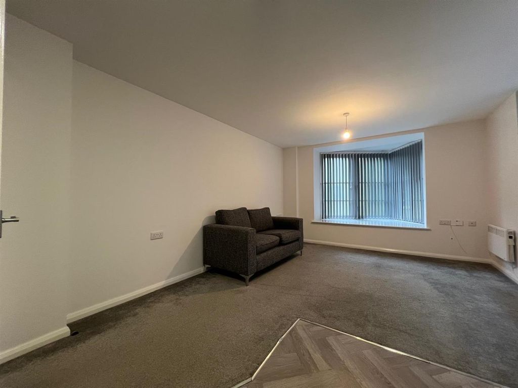Property photo 3 of 6 Livingroom.Jpg
