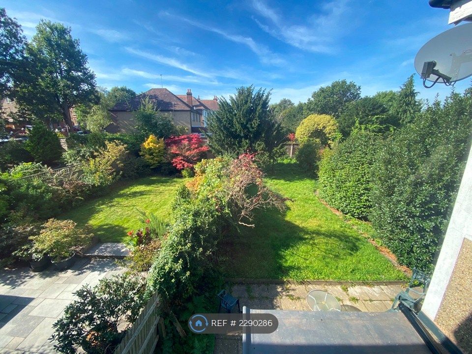 Property photo 3 of 7 Garden (Right Side)