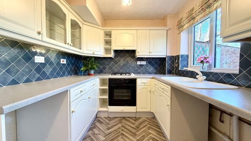 Property photo 3 of 17 Kitchen