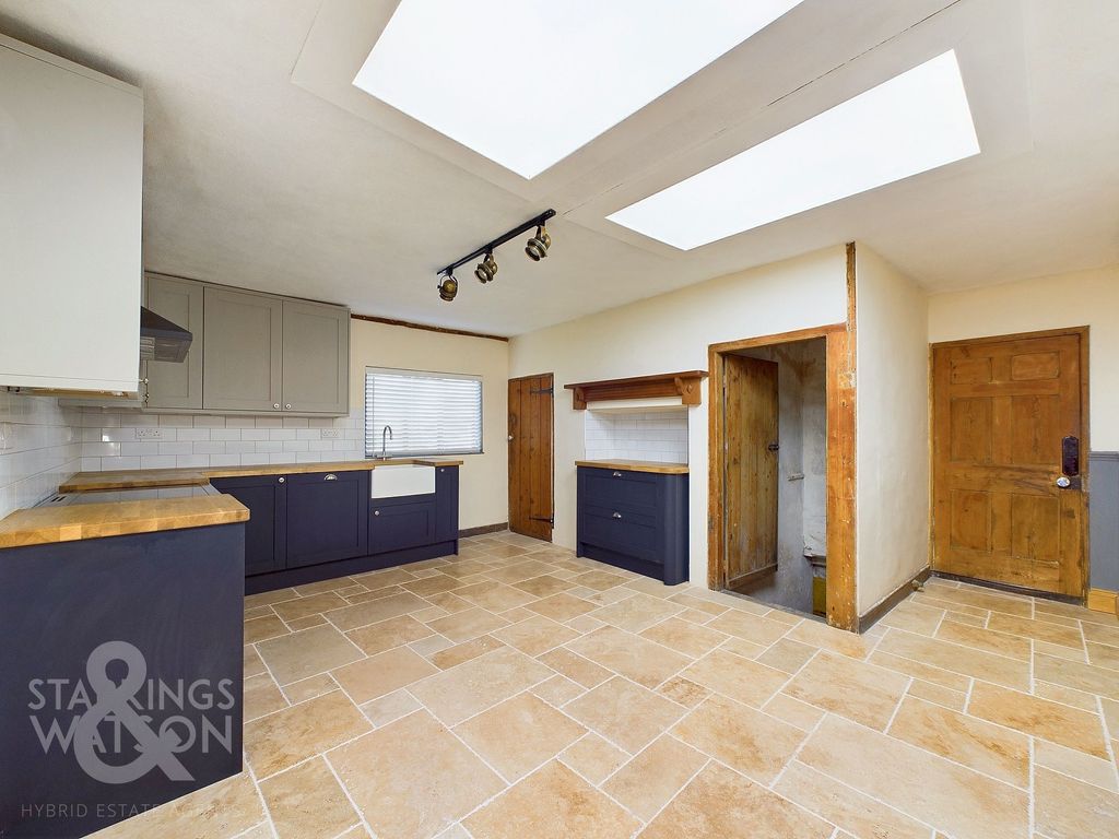 Property photo 2 of 33
