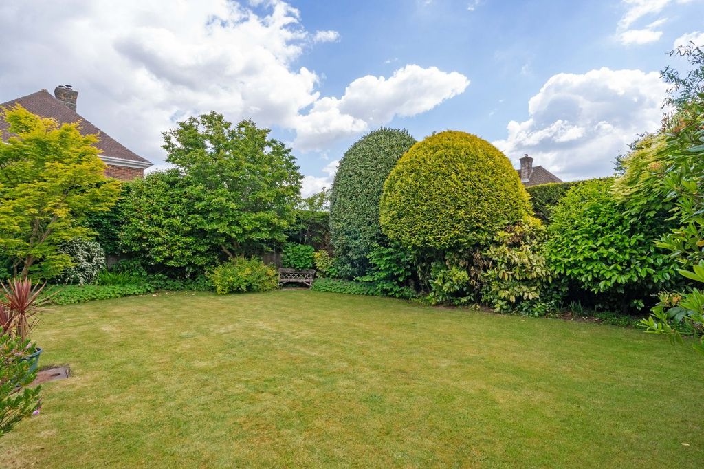 Property photo 2 of 17 Garden