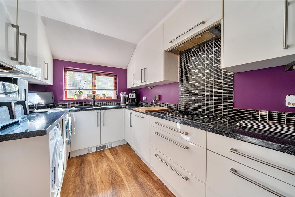 Property photo 3 of 17 Kitchen
