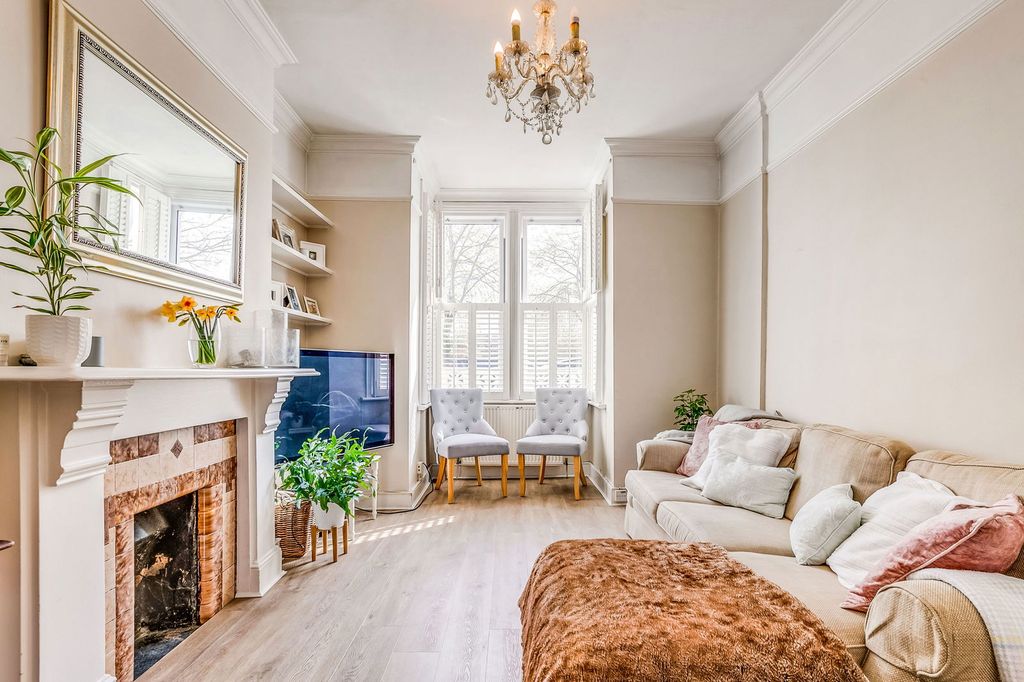 Property photo 2 of 20