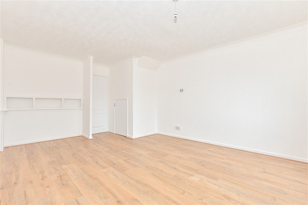 Property photo 3 of 8 Lounge/Diner