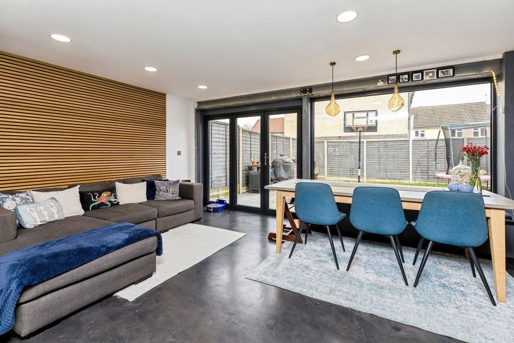 Property photo 3 of 22 Pbox-Img.Jpg