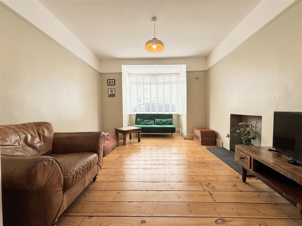 Property photo 2 of 26 Lounge