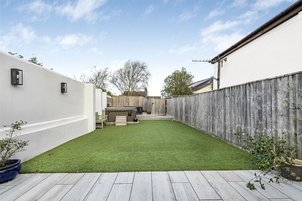 Property photo 2 of 24 Picture No. 23