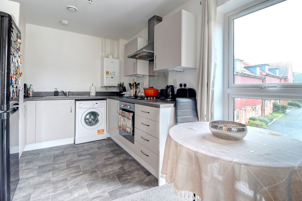 Property photo 2 of 10 Kitchen