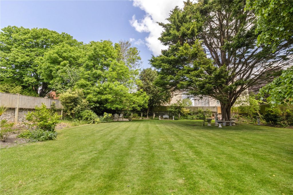 Property photo 2 of 27 Picture No. 12