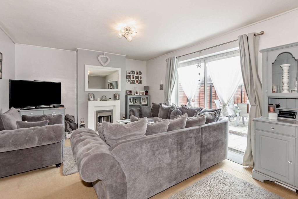 Property photo 3 of 25 8687849-Interior13-800.Jpg